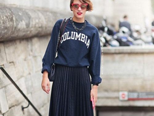 蓝色卫衣外套搭配秘籍 轻松穿出潮流范儿