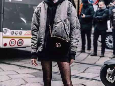 卫衣下面穿什么，这篇指南给你说明白