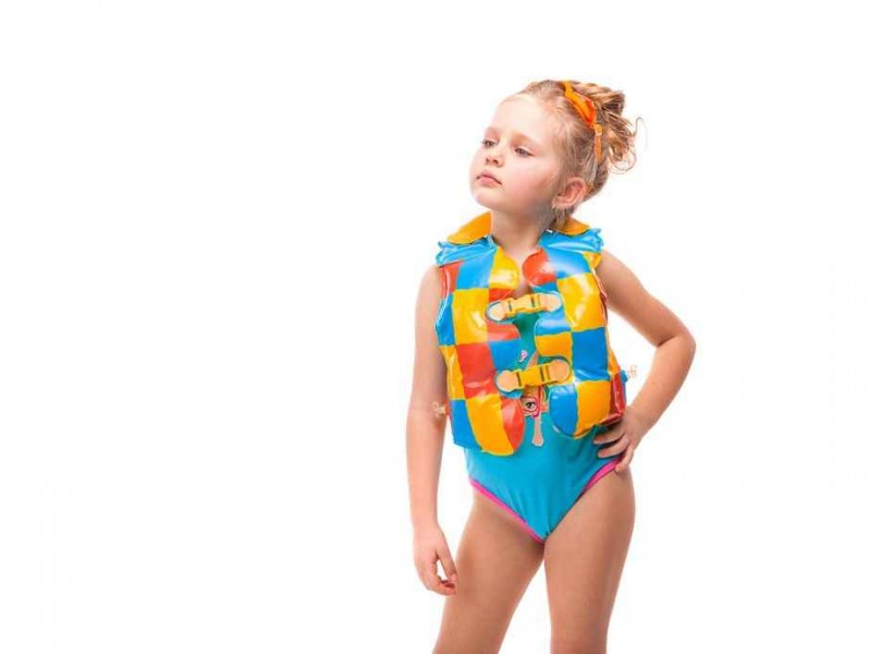 海边度假不翻车 这些泳衣品牌让你美得高级又自在