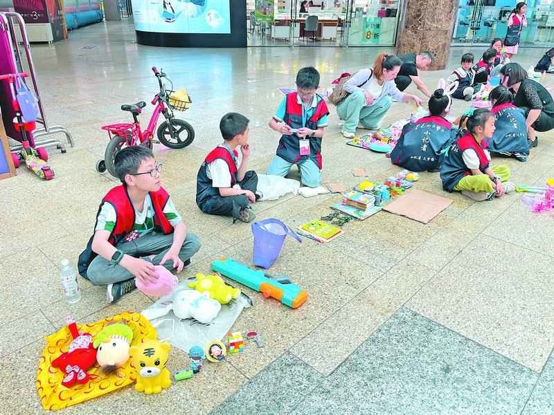 摆摊卖什么好卖？2026年逆袭指南，选对赛道让你赢在起跑线