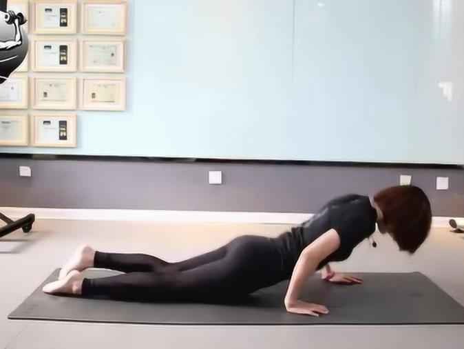 圆肩穿搭逆袭术 肩线优化告别虎背熊腰