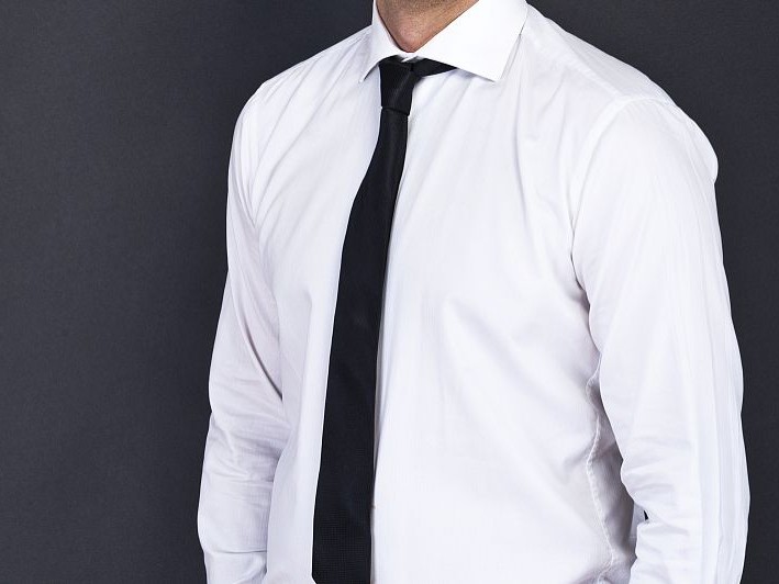 蓝色衬衫配什么马甲 这份穿搭指南让你一周造型不重样