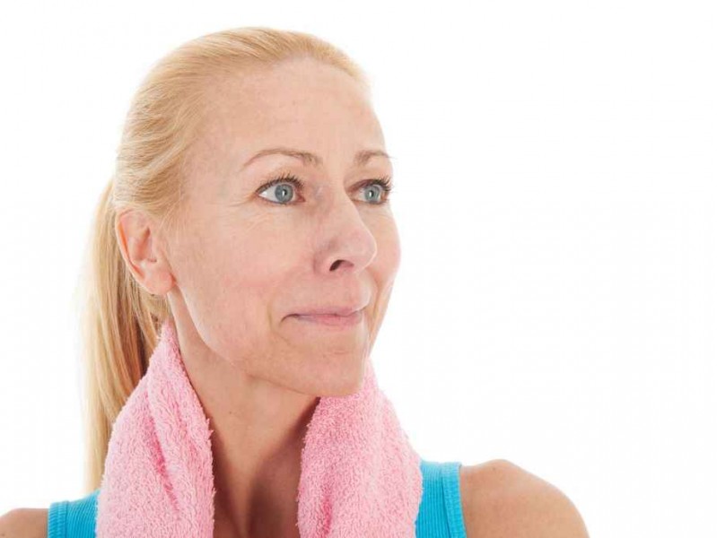 皮肤稍黑穿衣颜色指南 选对色彩显气质又高级