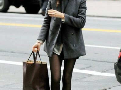 黑风衣搭配裤子全攻略 穿出你的风格气场