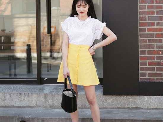 A字裙配上衣穿搭全攻略 让你秒变时尚达人