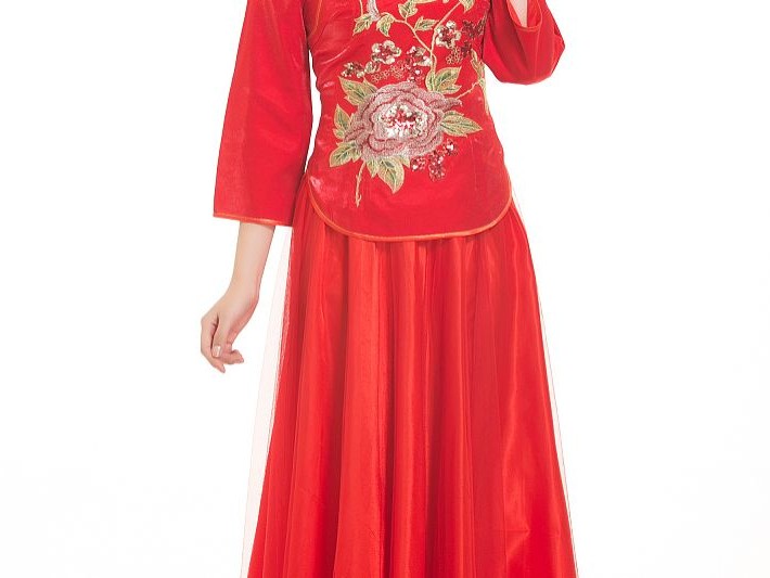 订婚宴穿什么衣服才能出彩 从挑选到搭配一次搞定