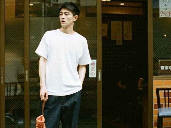 瘦高男士穿搭攻略：3款衣服让瘦男生瞬间显壮有型