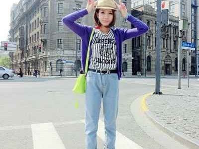 深蓝色牛仔裤搭配上衣颜色全攻略这几招让你时髦又显瘦