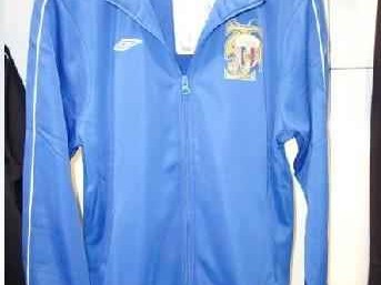 深蓝色卫衣搭配裤子颜色全攻略